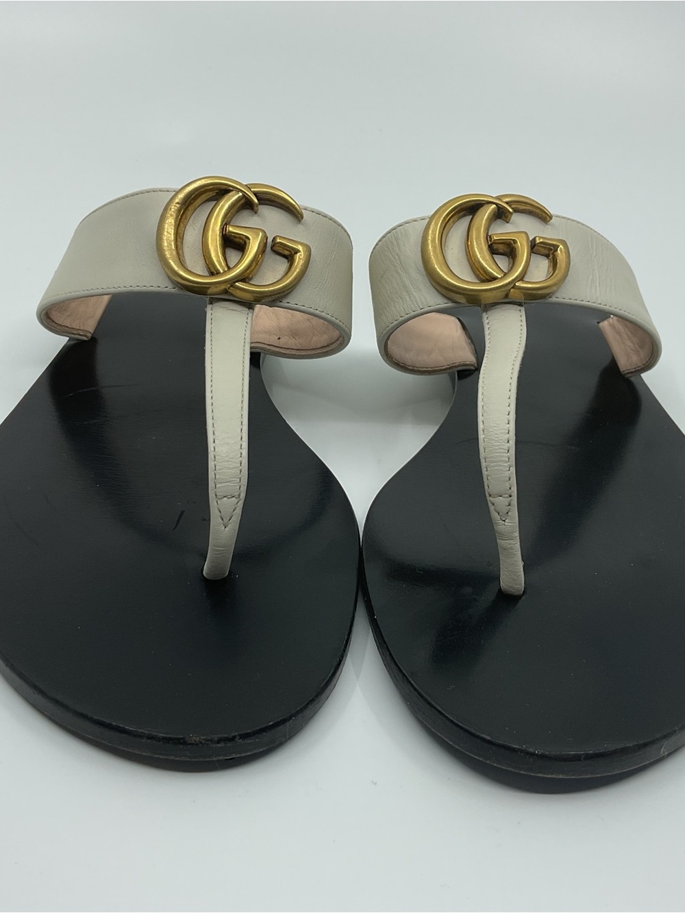 Gucci Cream Leather Thong Sandals with Gold Double G - Picture 5 of 15